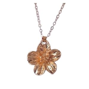 Gold Flower Pendant Necklace NWT